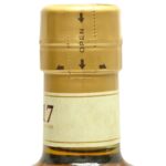 終売となった竹鶴17年の希少なボトル画像　キャップ部分